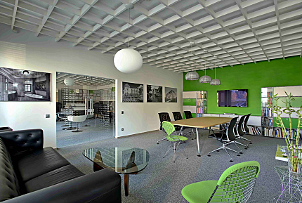 Сучасний офіс у природних тонах