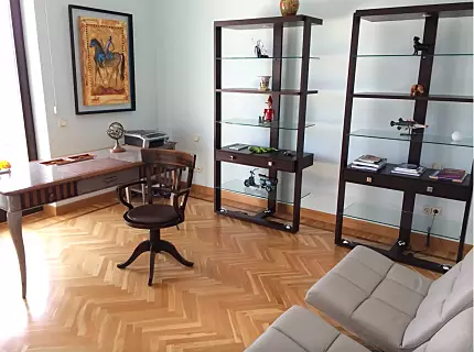 Італійська озерна вілла з причалом для яхт