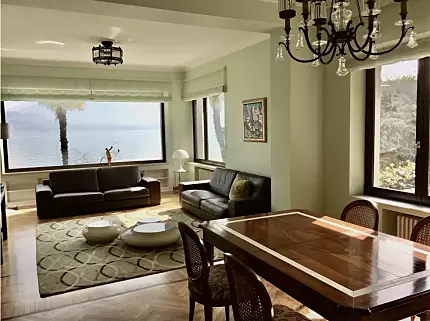 Italian lakeside villa with marina