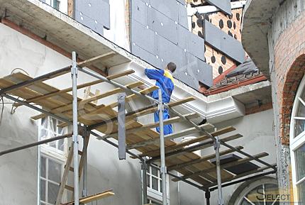 Роскошный дворец в классическом стиле с озером