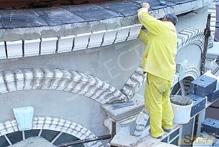 Роскошный дворец в классическом стиле с озером