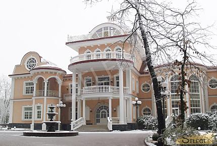 Luxurious palace in classical style with a lake