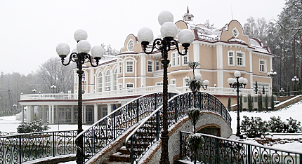 Luxurious palace in classical style with a lake